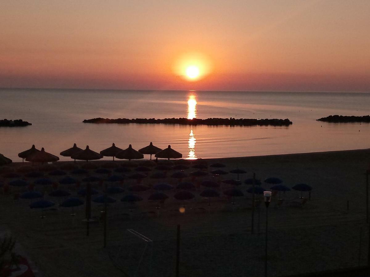 Appartamento Alba Rosa Francavilla Al Mare Exterior foto