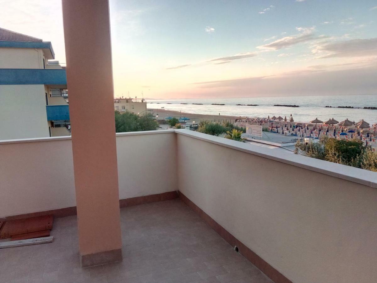 Appartamento Alba Rosa Francavilla Al Mare Exterior foto